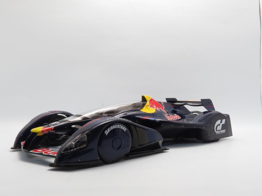 ミニカー AUTOart 1/18  RedBull X2010  S.Vettel Highly detailed AUTOart Sebastian Vettel Red Bull X2010